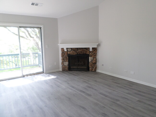 Building Photo - 1588 Burr Oak Ct