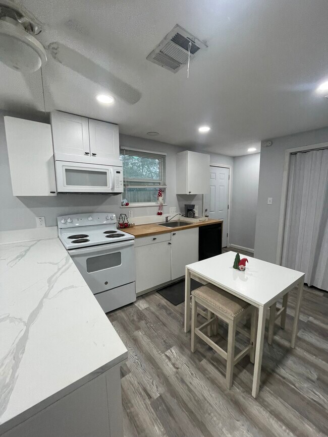 Foto del edificio - 208 E Magnolia St