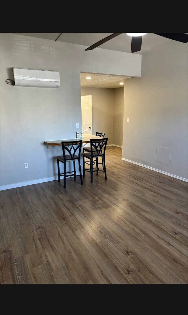 Foto del edificio - 110 W Park St