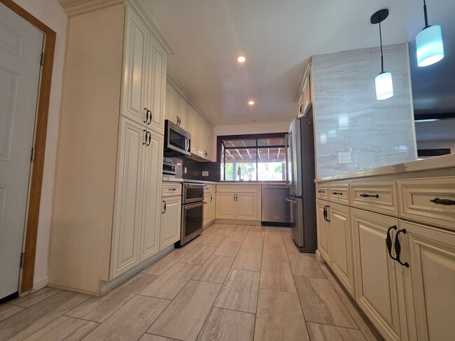 Foto del edificio - 23247 Raymond St