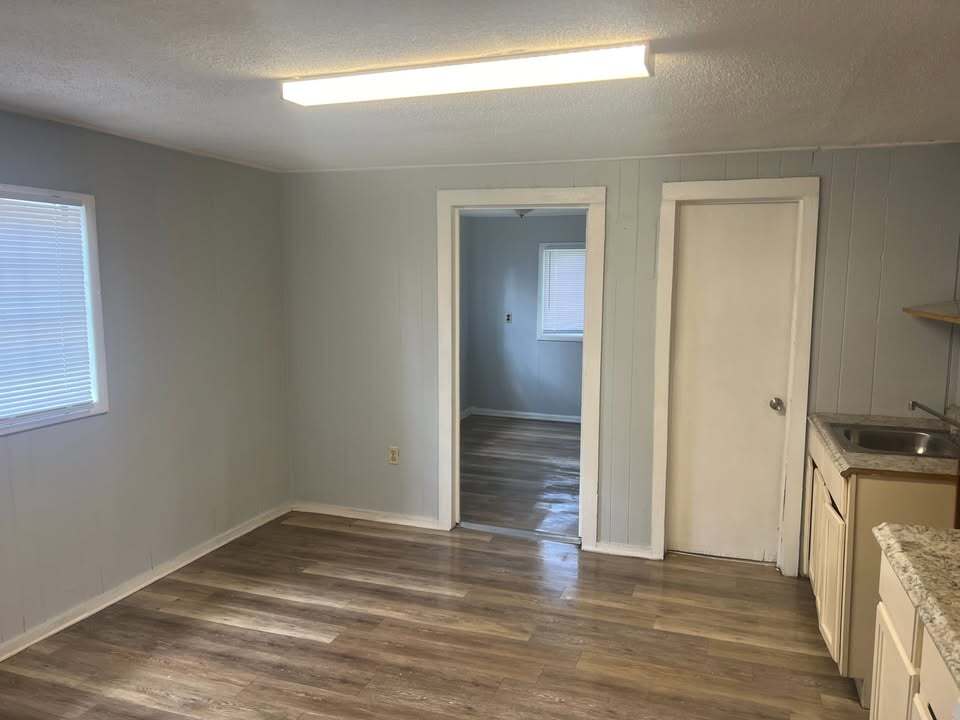 Building Photo - 1302 Southern Ave