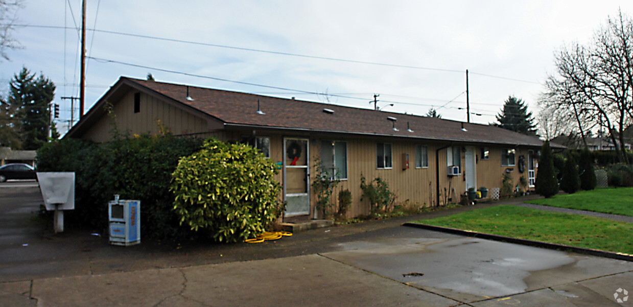 Building Photo - Coburg Manor