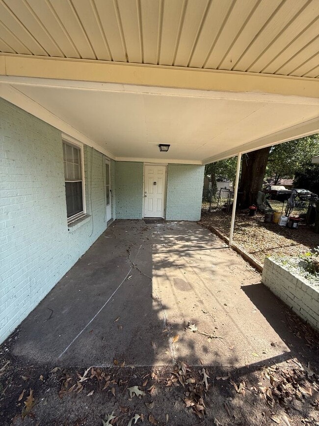 Foto del edificio - ** 3 bed 1 bath located off Zelda Road ** Call 334-366-9198 to schedule a self showing