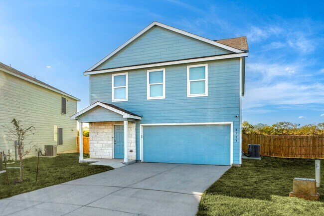 Foto del edificio - Spacious 4-Bed, 2.5-Bath 2-Story Home with Fenced Yard & 2-Car Garage!!