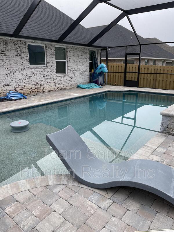 Foto del edificio - 5861 Dunridge Drive