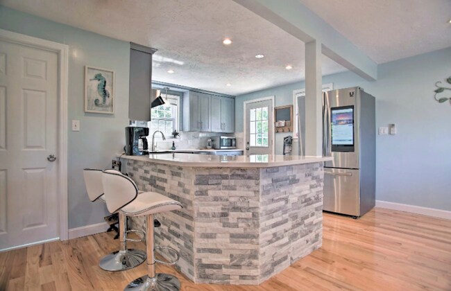 Building Photo - 53 Vinebrook Rd