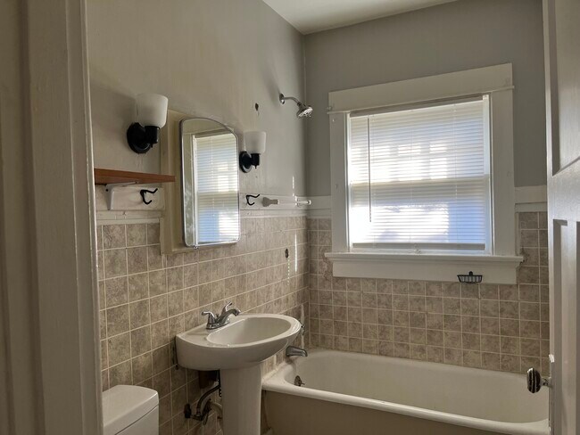 Foto del edificio - 835 Easton St