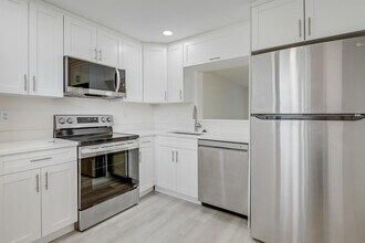 Building Photo - 3595 Birdie Dr