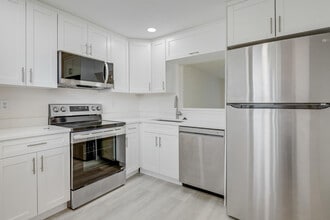 Building Photo - 3595 Birdie Dr
