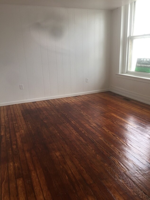 Foto principal - Downtown 1st Floor 1 Bedroom Coming Soon!