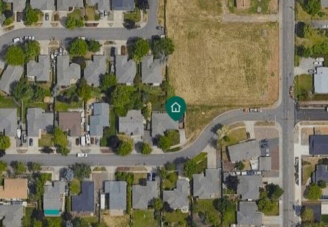 Building Photo - 3 Bedroom 2 Bath Home with a 2 Car Attache...