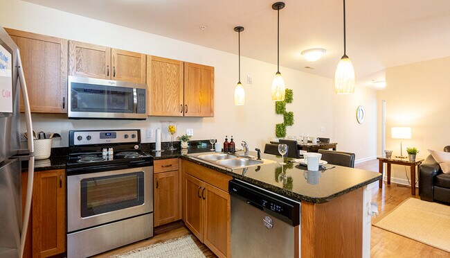 Building Photo - 2402 Clubhouse Ct
