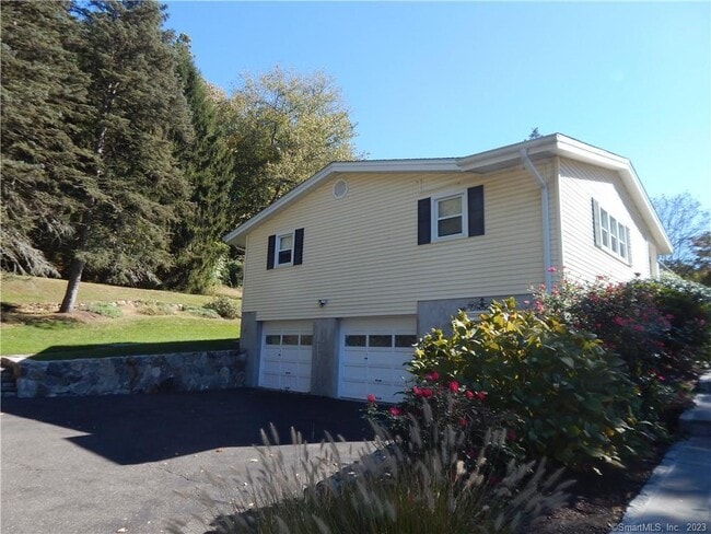 Building Photo - 967 Derby-Milford Rd