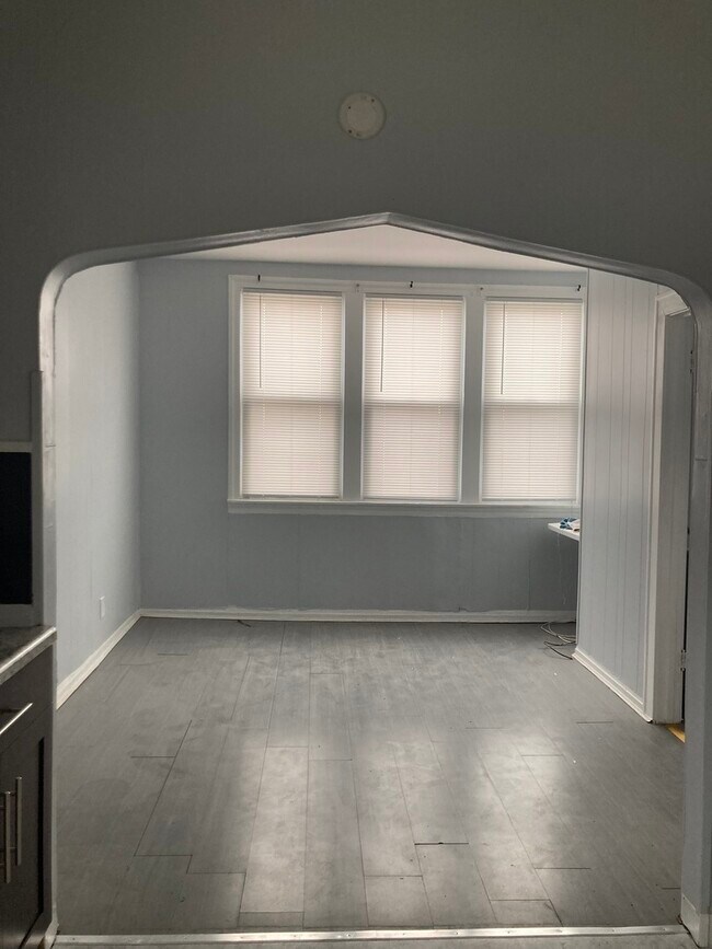 Foto del edificio - 9427 S Ewing Ave