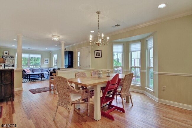 Building Photo - 14 Mayflower Dr