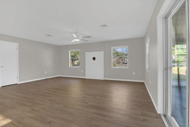 Building Photo - 14025 SE 54 Ct