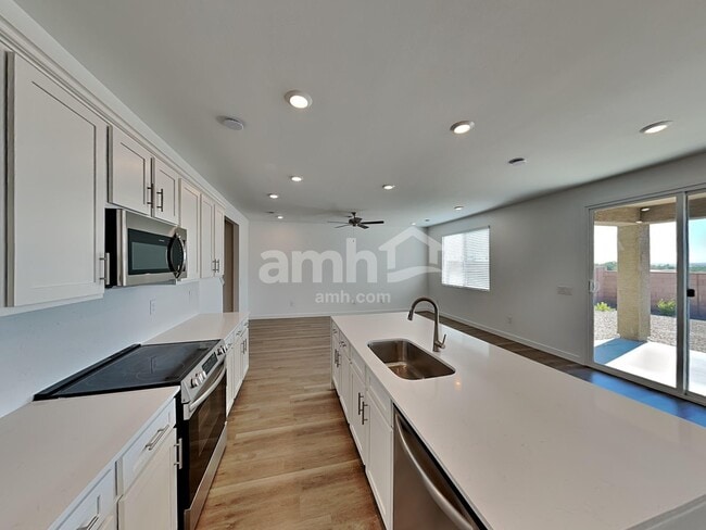 Building Photo - 6035 W Calle Palmitas