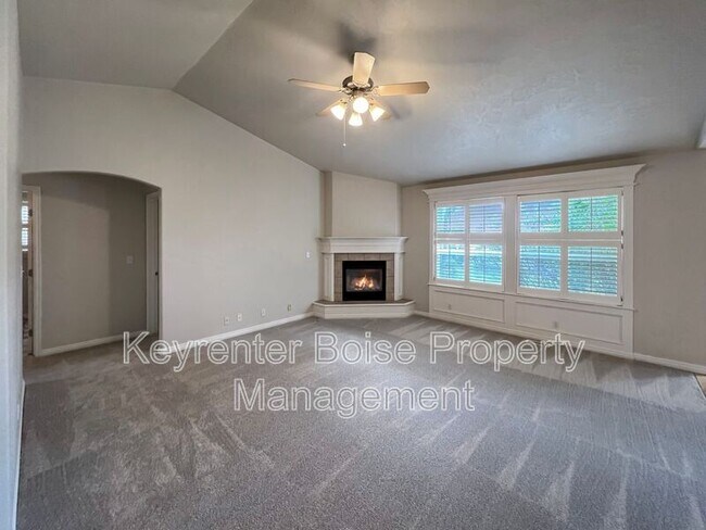 Building Photo - 2403 E Indian Creek Dr