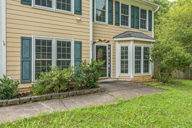 Foto del edificio - 6611 Barry Whitaker Pl