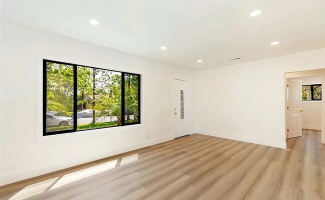 Foto del edificio - 7907 Satsuma Ave