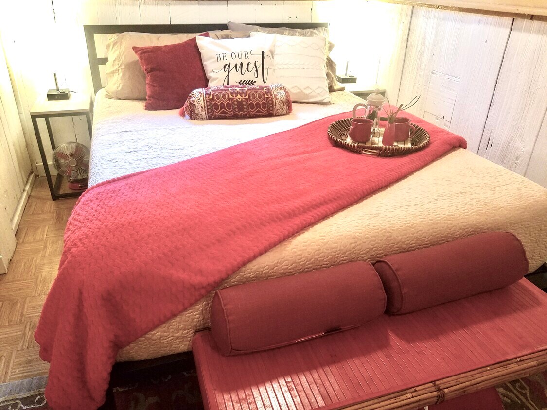 Comfy Queen Bed - 806 W Clark St
