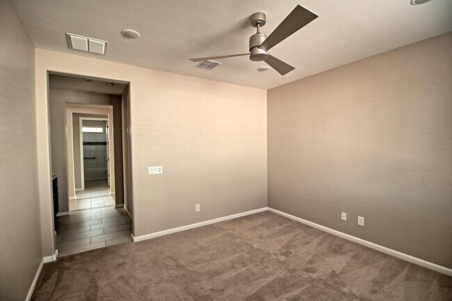 Building Photo - 1760 N Three Feathers Dr