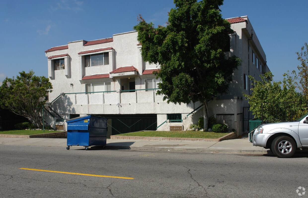 Primary Photo - 10241 Commerce Ave