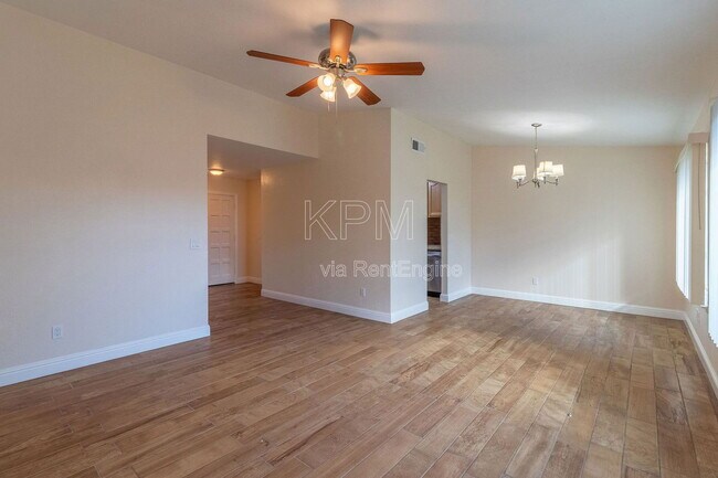 Foto del edificio - 2414 Shropshire Dr