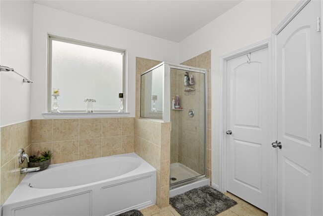 Building Photo - 2527 Cold River Dr