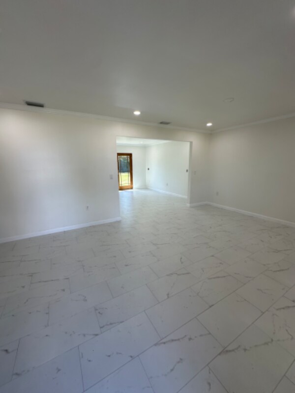 Building Photo - 8428 N Campbell Rd