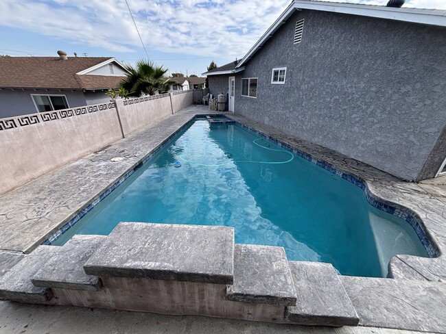 Building Photo - 677 Taft Ct