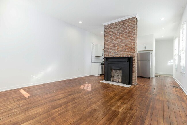 Foto del edificio - 2227 Dumesnil Street (Park Hill Area)