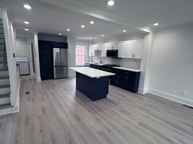 Building Photo - 528 Manor St