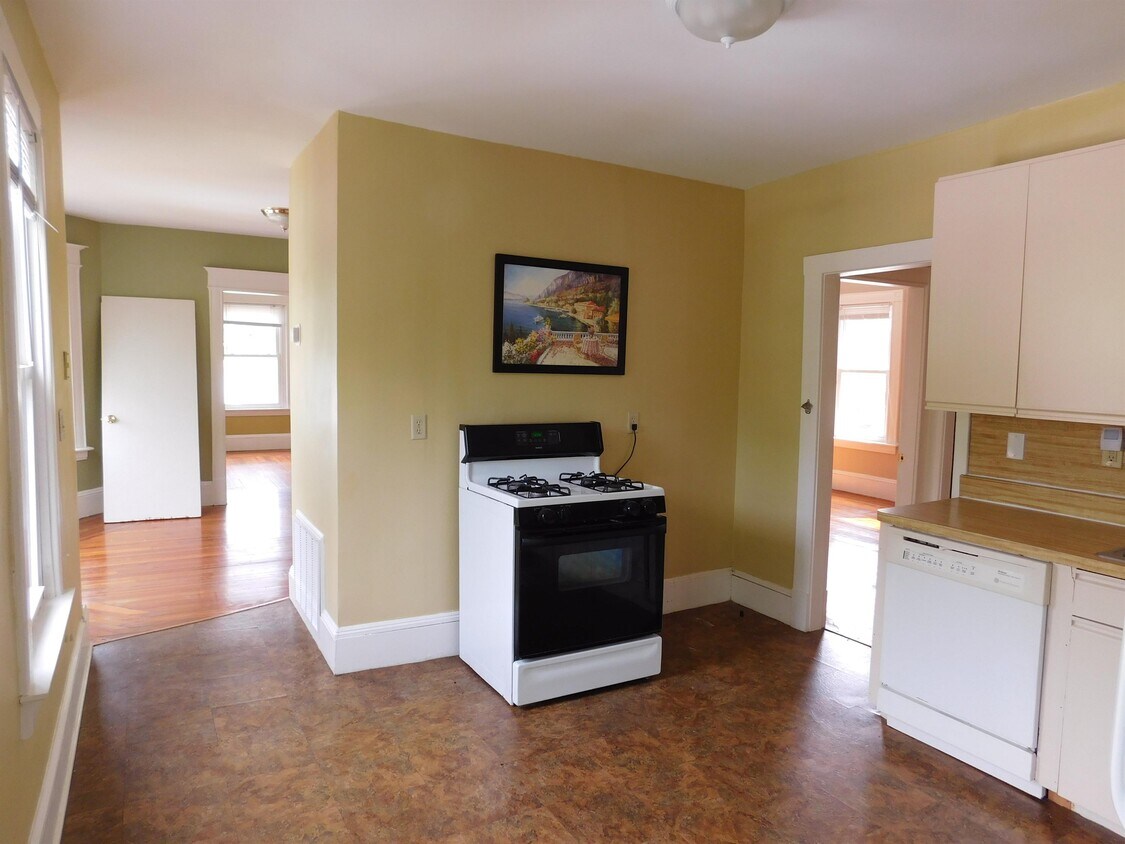 36 Franklin St Unit 36 Floor 3, Enfield, CT 06082 Apartment for Rent