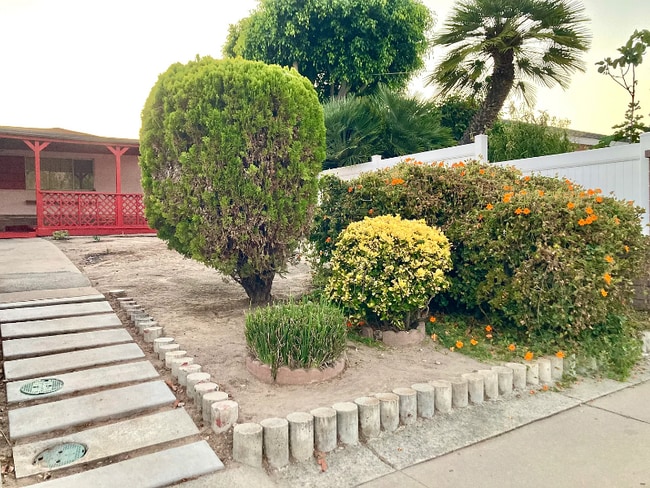 Building Photo - 4640 Clairemont Dr