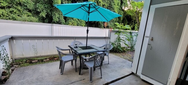 Building Photo - 383 Mananai Pl