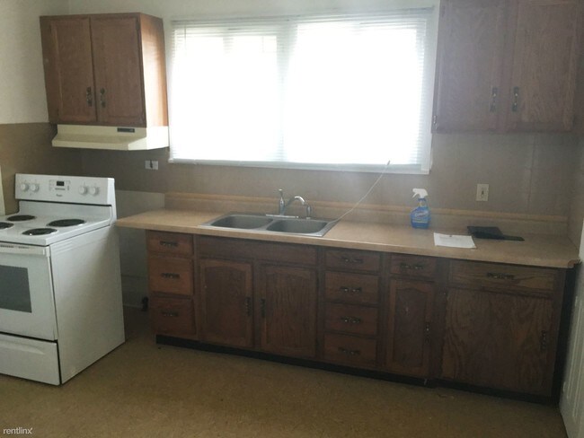 Building Photo - 2 br, 1 bath  - 321 W Shiawassee St Unit 1