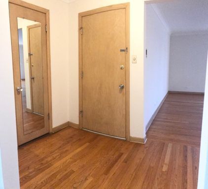 Building Photo - 10650 S Claremont Ave