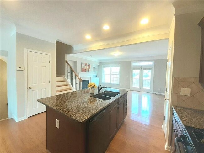 Building Photo - 11050 Skyway Dr