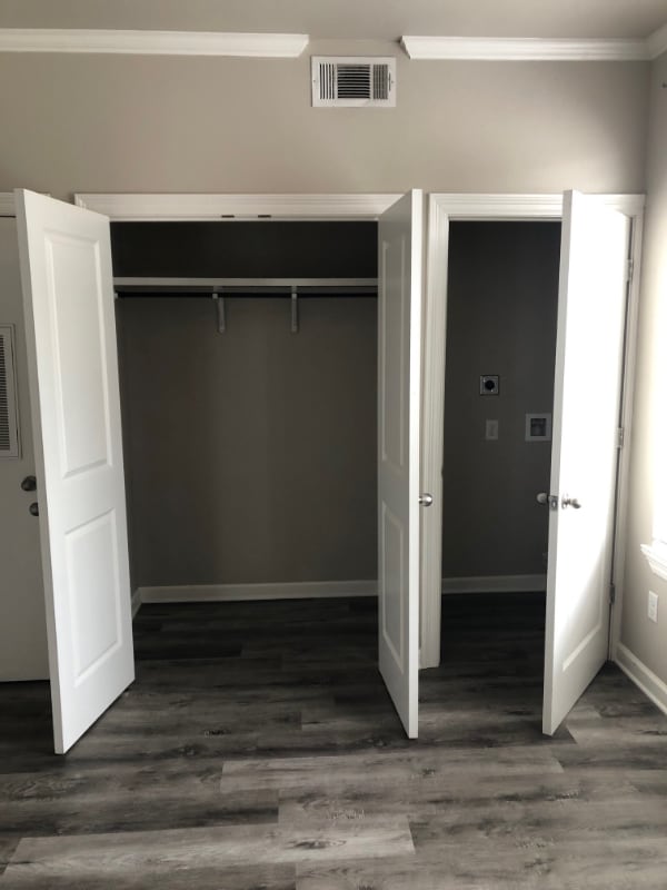 Building Photo - 305 W Second St