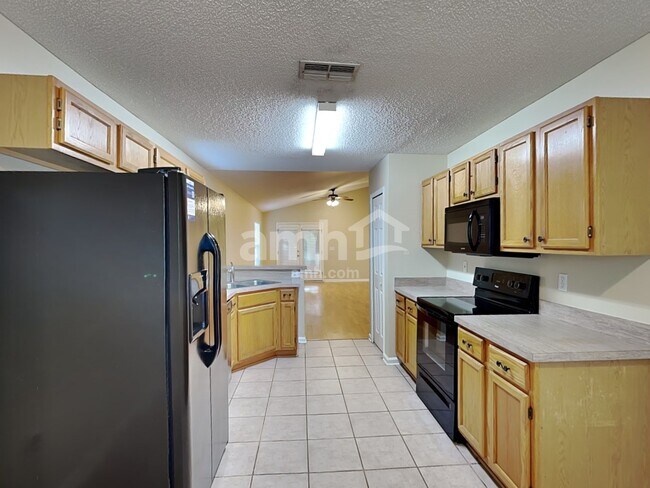 Foto del edificio - 3079 Wavering Ln