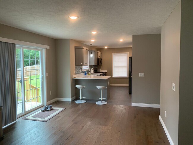 Foto del edificio - Gorgeous 2 Bed/2 Bath home with a fenced i...