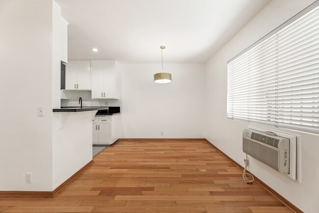 Building Photo - 1608 S Bentley Ave