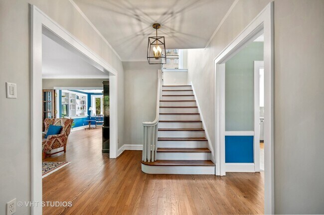 Foyer - 1629 W Jarvis Ave