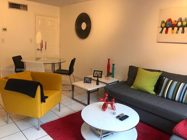 Foto del edificio - 10813 NW 3rd Ct