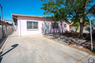 Building Photo - 931 Emerson Ave