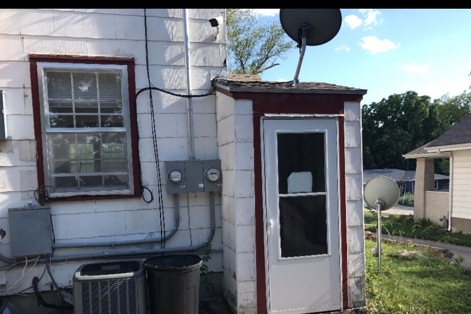 Primary Photo - 110 W 15th Ave