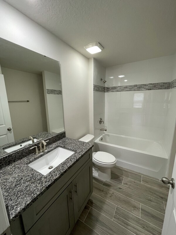 Building Photo - 2301 Fox Hollow Dr