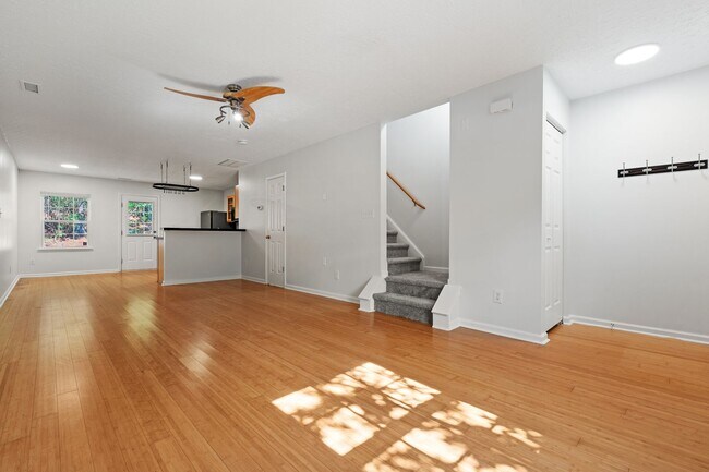 Foto del edificio - Newly Renovated 2 Bedroom Townhome! Great Location in Durham - Available Now!