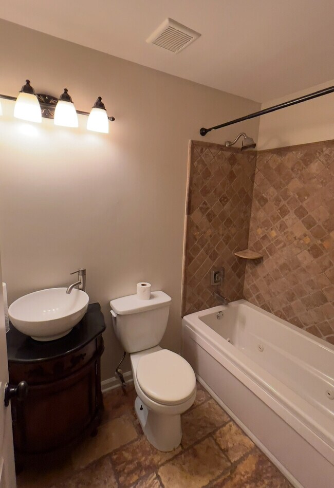 Foto del edificio - 3304 Forette Ln